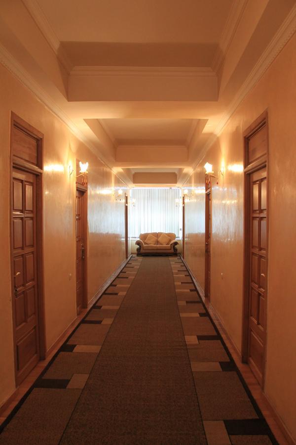 Argavand Hotel & Restaurant Complex מראה חיצוני תמונה